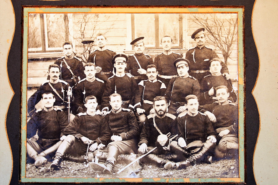 Barnett ROFFMAN (front row, third from the left) in the Royal Dragoons in 1894.